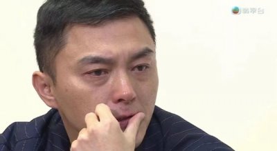 ​演员杨明出狱后采访眼眶湿润 鞠躬向公众道歉