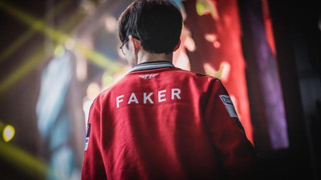 “Faker手抖、切屏”上热搜，输的时候说什么都像是借口