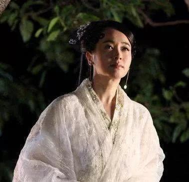 演过白蛇的6位女星,杨紫可爱,赵雅芝经典,而她一出场就很惊艳