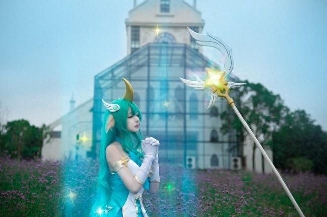 英雄联盟：星之守护者奶妈超美玩家同人cosplay